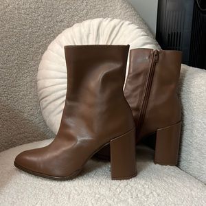 Brown leather Steve Madden boots never worn brand new